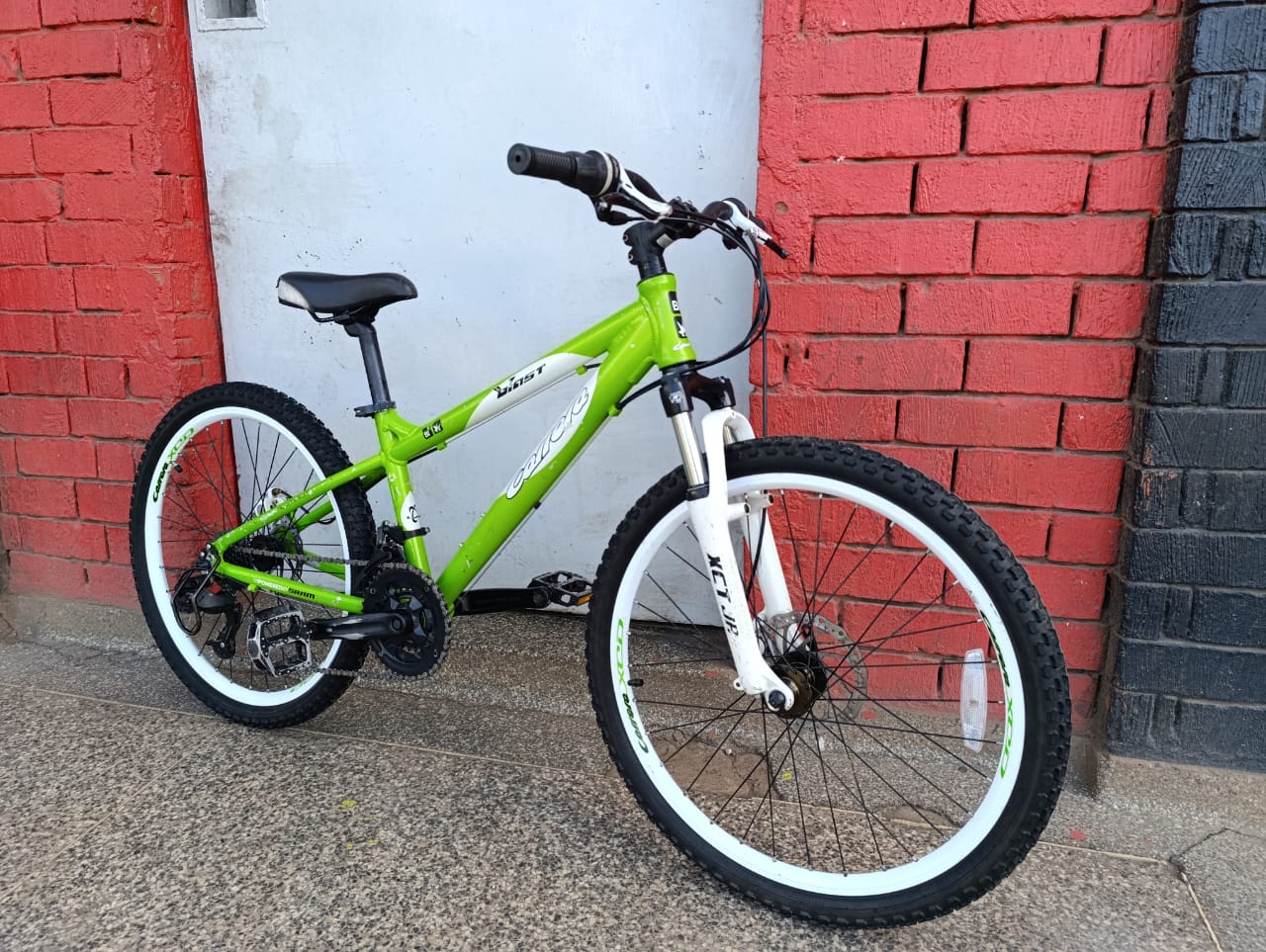 Baiskeli Centre on X Carrera Size 24 Mountain Bike Suitable 9 13yrs Light Aluminum Frame 21 speed Sram Drive Train Quick release wheel setup Front suspension fork ksh20 000 Fully
