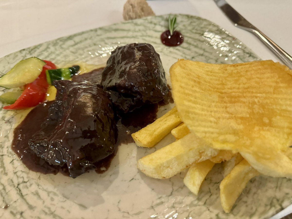 thevituman's tweet photo. Disfrutando de #Ponferrada y de su #Gastronomía #dietaligera https://t.co/XtCfMc1tnU