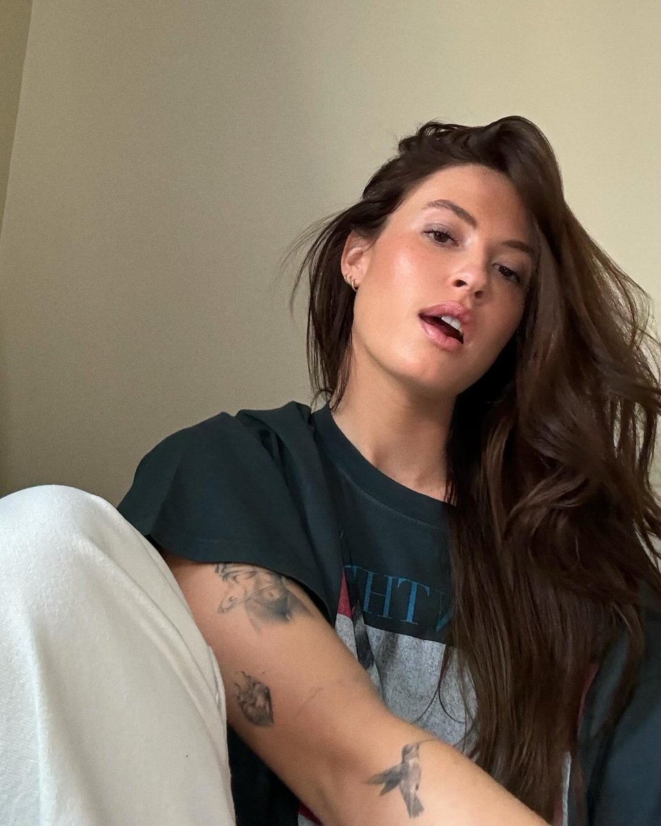 gomdeverdeen's tweet photo. not to be dramatic but id die for her https://t.co/Pisjx3DBkA