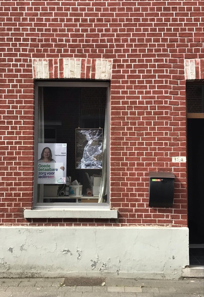 DidideParis1's tweet photo. Haast overal in de bonte wereld  van Aarschot tot Zemst hangen nu affiches van Heidi Vanheusden. Zoals hier bij Lea Winkeler. #groen #Verkiezingen2024 #heidivanheusden #zorg #zorgsector #zorgenwelzijn #kamer #Heverlee #herent #KesselLo #aarschot #zemst #leuven #spekenbonen https://t.co/Tw26eyJDGz