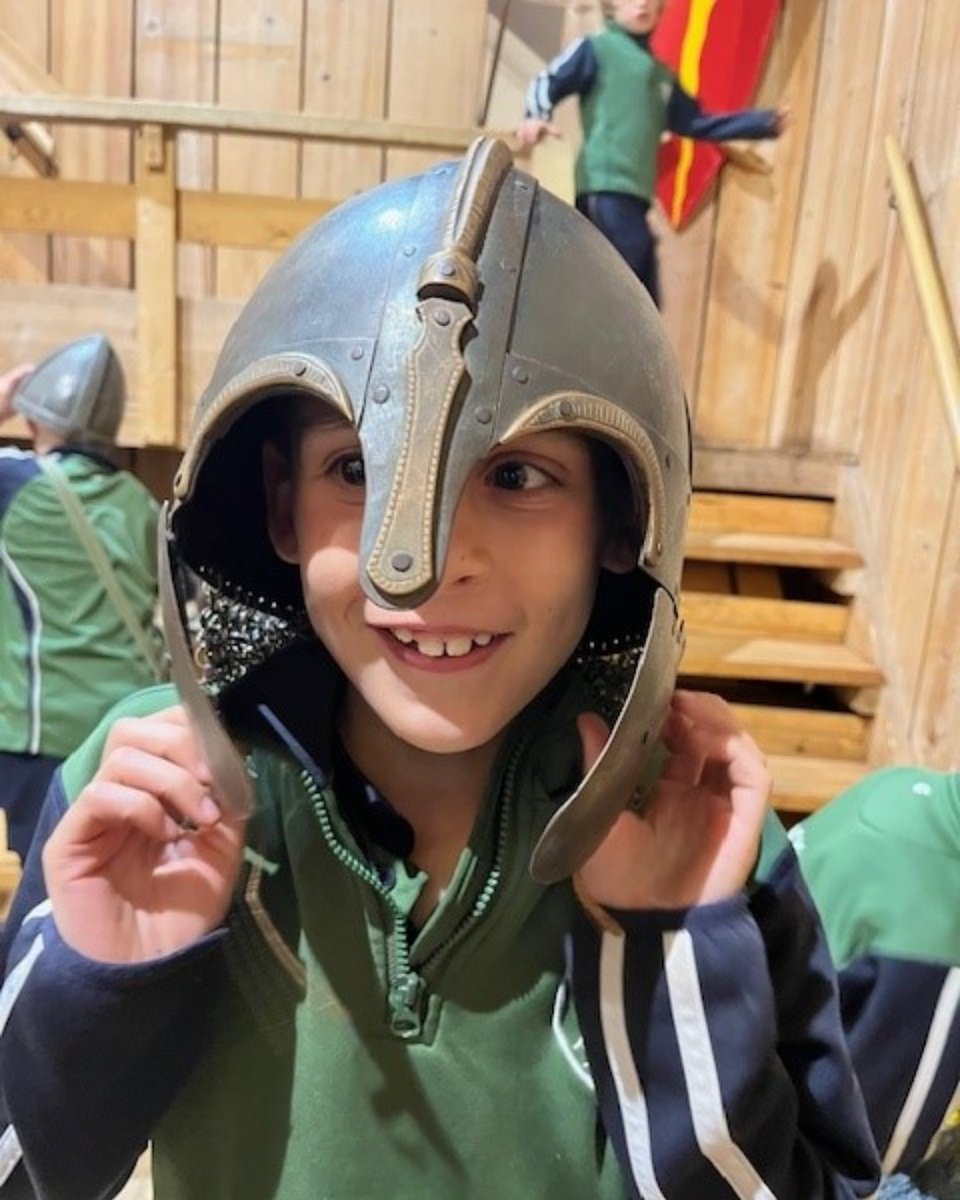 A few pictures from Year 4's recent trip to Stafford Castle - an interactive day of discovery and creativity, as they enjoyed re-enactments and trying on various items of clothing. #PackwoodHistory #PackwoodTrips