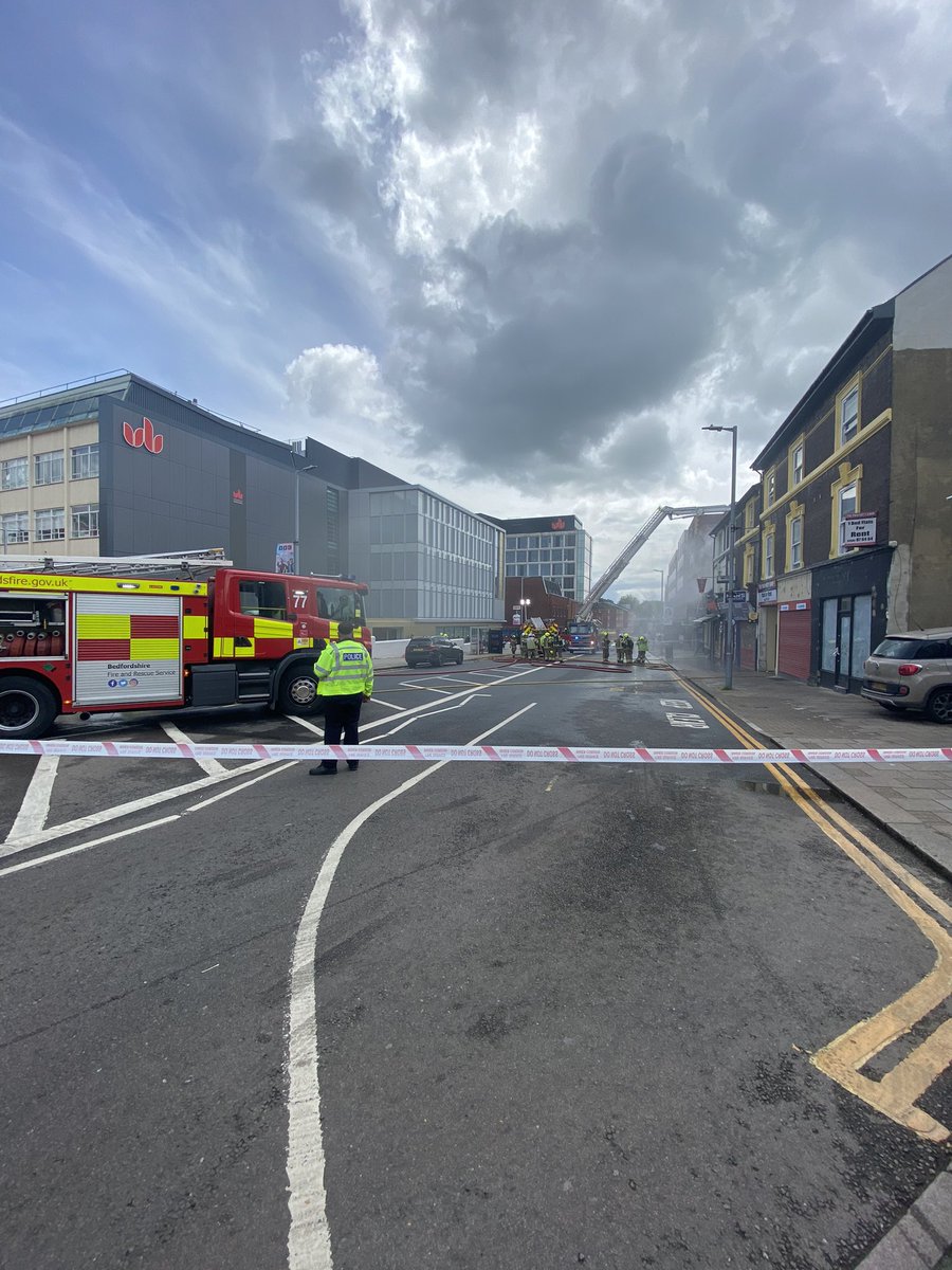 BREAKING NEWS 

A fire has broken out above a building on Park Street in Luton as thousands of people have turned out to see the Carnival parade at midday. 

Several crews in attendance, smoke streaming out of the roof above what looks to be the Resto Cafe.

<a href="/itvanglia/">ITV News Anglia</a>