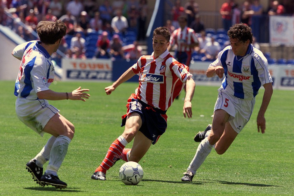 Atlético de Madrid (@atleti) on Twitter photo 👦 Tal día como hoy, el 27 de mayo de 2001, Fernando <a href="/Torres/">Fernando Torres</a> debutó con el primer equipo y con apenas 17 años de edad, nuestro 'Niño' comenzó así a escribir su leyenda 😍 👦 Tal día como hoy, el 27 de mayo de 2001, Fernando <a href="/Torres/">Fernando Torres</a> debutó con el primer equipo y con apenas 17 años de edad, nuestro 'Niño' comenzó así a escribir su leyenda 😍