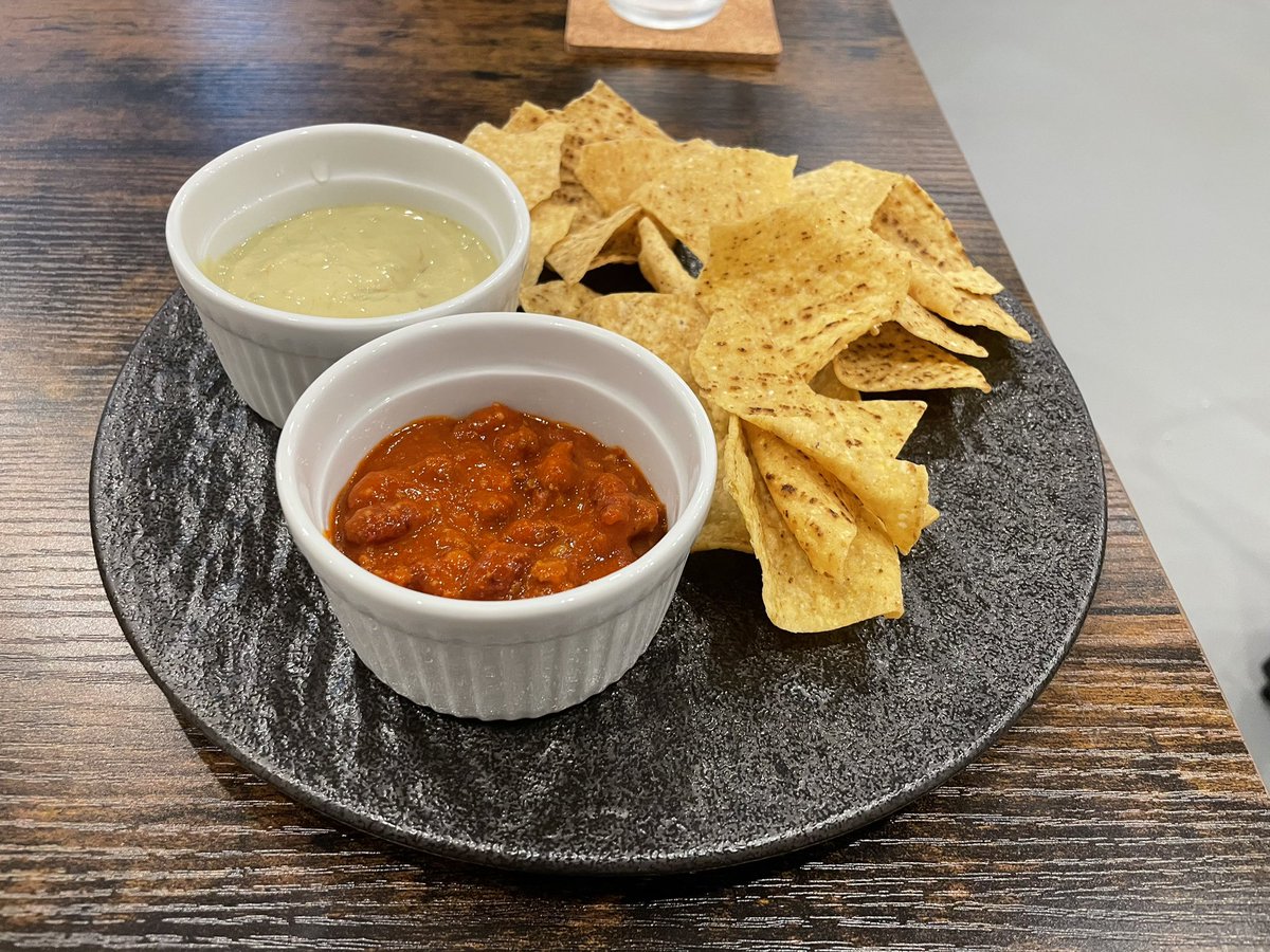 今日の夜ご飯
亀有のリリオ二番館地下のゴーゴーカレー向かいに新しくできたCAFE & DINER WAGERというバーガ屋さんに行きました

今回はウェイジャーバーガーをチョイス
店員さんのオススメはプルコギバーガーやチリバーガーとのことですが最初なので普通のを注文しました。