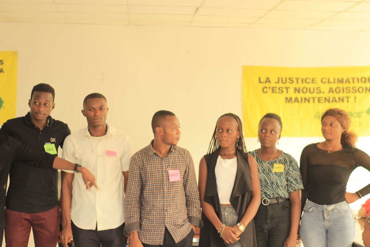 GreenpeaceAfrik's tweet photo. La famille ne cesse de s'agrandir. 😍

Applaudissements pour nos volontaires de Kinshasa. Ils maintiennent la flamme pour le changement, en se consacrant activement à la protection de l'environnement. https://t.co/ydJylzN3ej