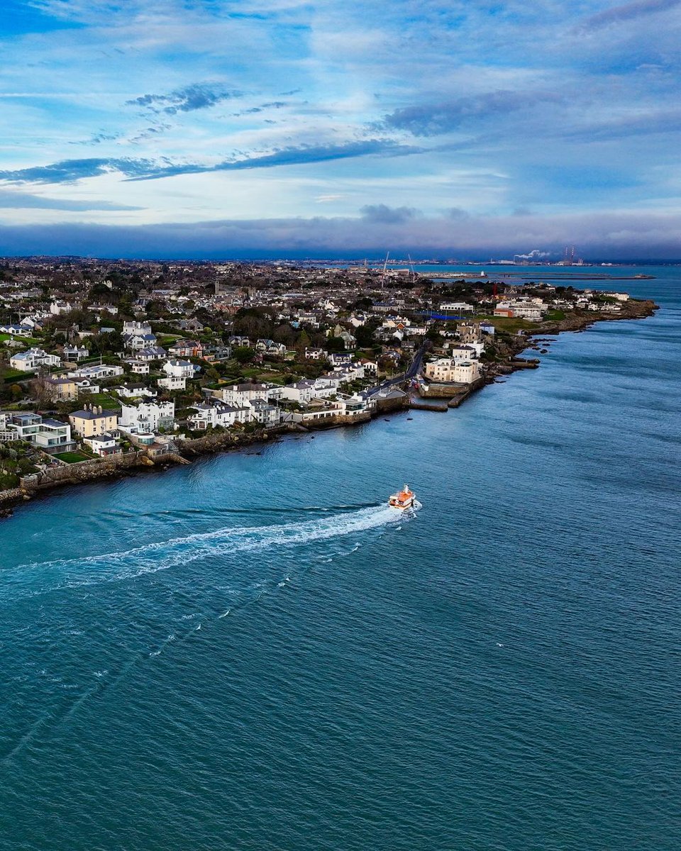 Dreamy #Dalkey never fails to take our breath away! 🩵

Tap for our go-to guide: bit.ly/4apJXmi

📸 henderso1 [IG]

#DublinCoastalTrail #LoveDublin