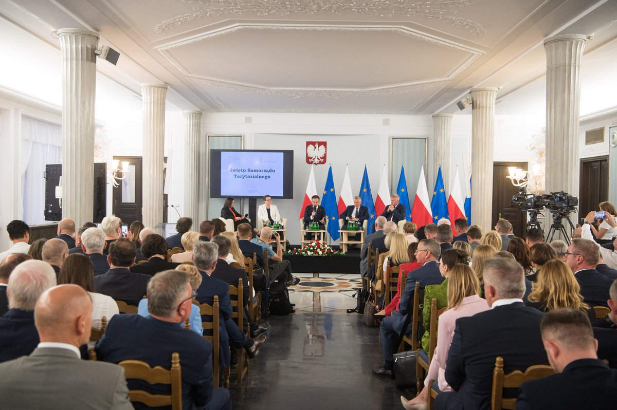 📸Sejm. Trwa Konferencja 'Święto Samorządu Terytorialnego' zorganizowana przez wicemarszałek Sejmu @MWielichowska oraz Parlamentarny Zespół Samorządowy. 🔸Przedstawiciele samorządu terytorialnego wraz z parlamentarzystami oraz członkami rządu omawiają priorytety oraz zadania na