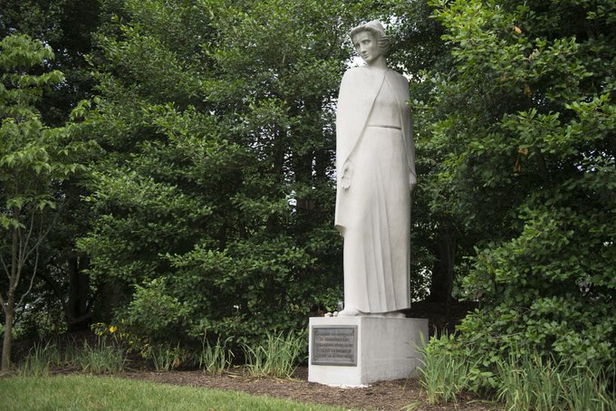 Memorial Day is a time to honor & remember those who lost their lives in military service. Check out Nurses Section of Arlington Nat'l Cemetery. Read a/b The Spirit of Nursing statue that watches over our departed colleagues in their final resting place. ow.ly/NX8T50EUX62