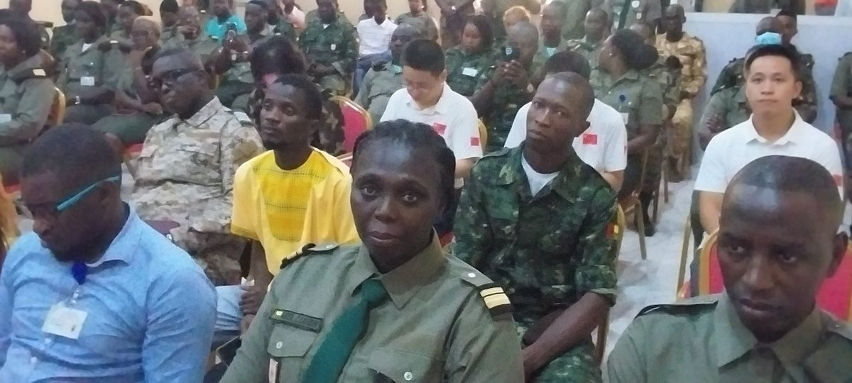 El jefe de la BMC y la Decana Cubana en Guinea Bissau, participan en el Hospital Militar Principal para la celebración del XIII aniversario de su inauguración con la presencia de altos funcionarios militares. #BMCGuineaBissau #CubaHonra