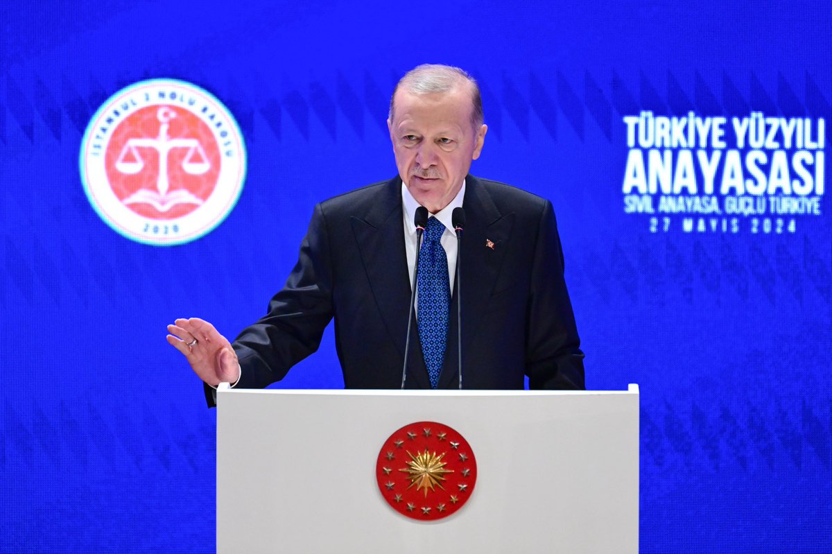 𝐀𝐋𝐀𝐑𝐌𝐈𝐍𝐆 Turkish Dictator Recep Tayyip Erdogan has plans to change the Constitution of #Turkey to eradicate Secularism & bring back Islamic #Sharia of the Ottomon Empire #Caliphate. Says: Turkey cannot move forward under the current Constitution, a new Law is needed.