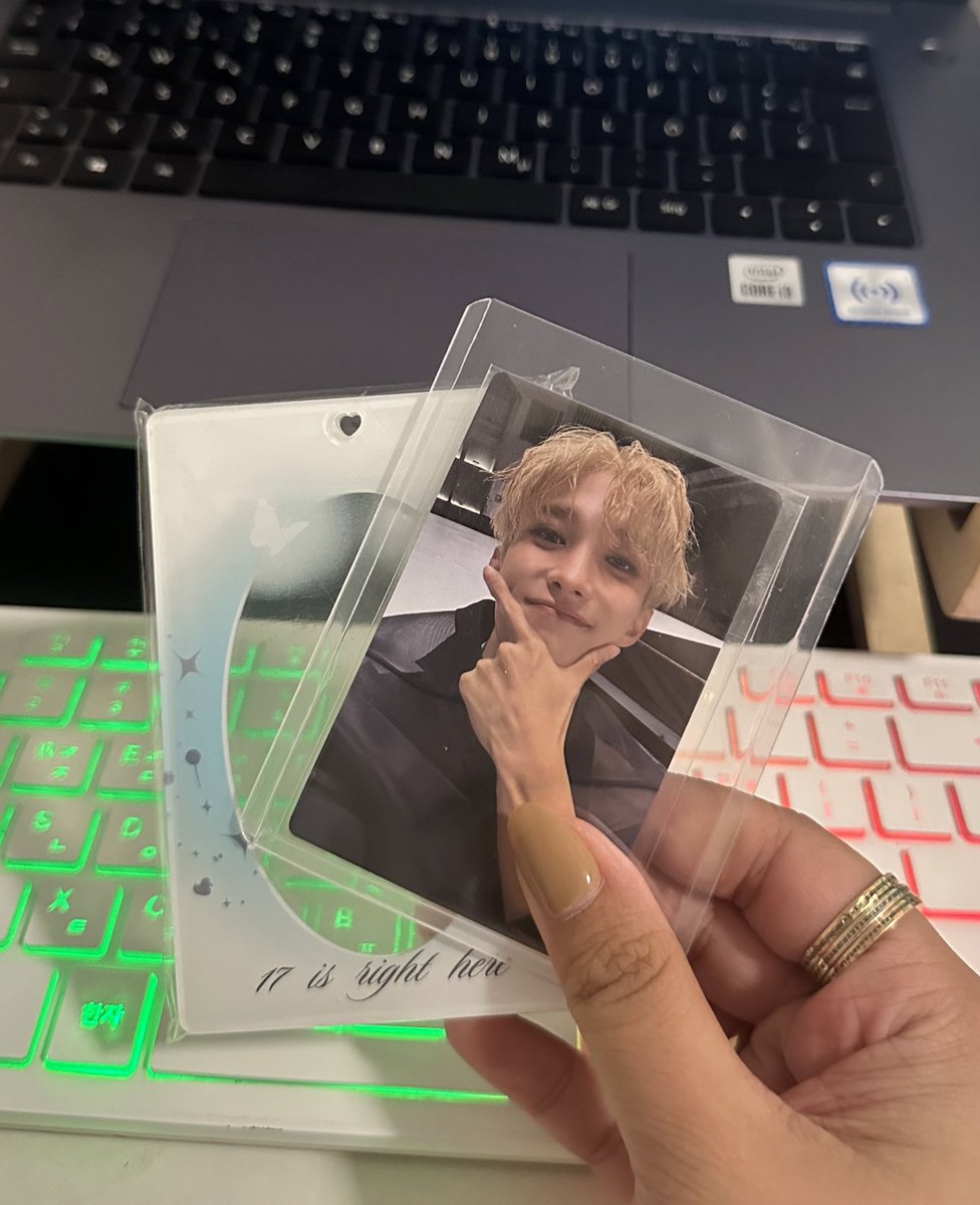 seokmincoins's tweet photo. Thank you so much for thisss bebegurl! 🥹 super amazing naman talaga huhuhu DK pogi haver and super cute ng poca holder 😭 love u to the moon and back @krisshpy_kreme 

#krishproofs https://t.co/SzWEBngDYh