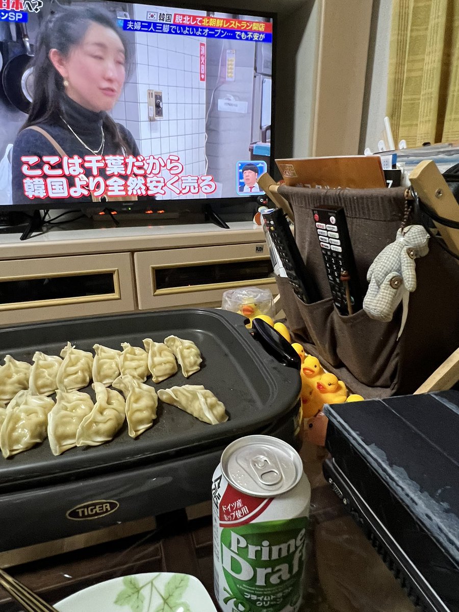 さて、夕食は餃子🥟 我慢できずに泡泡も飲んじゃいました🍺 マンションの理事会は次年度の役員は役職だけ決めて終了でした。 僕は残念ながら、理事と町内会担当になってしまいました😭 副理事と監査は経験済み😝 ま、1年頑張れば、次は12年後なんで、仕方なくボチボチ頑張りますですですm(_ _)m