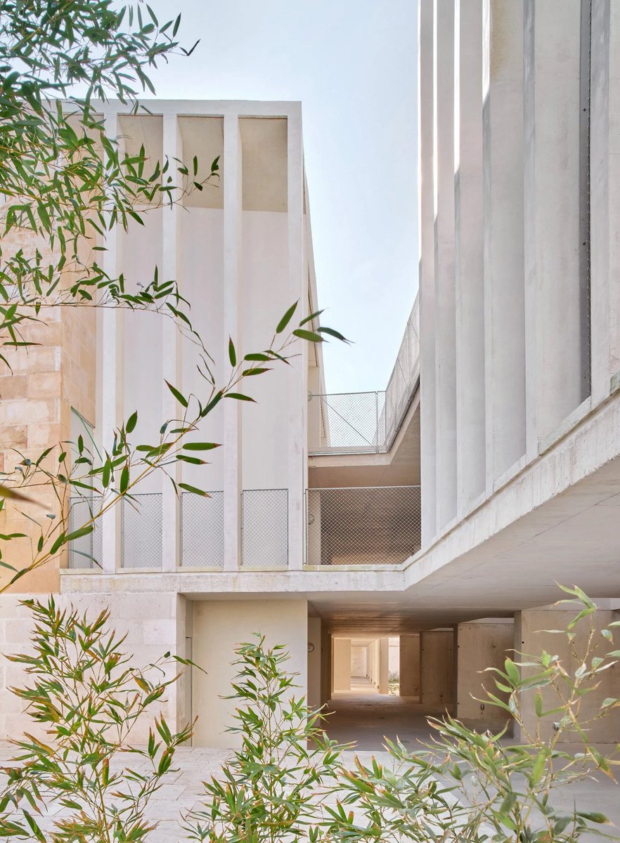 Social housing. This is social housing!!!

42 apartments in Mallorca by Peris+Toral Arquitectes