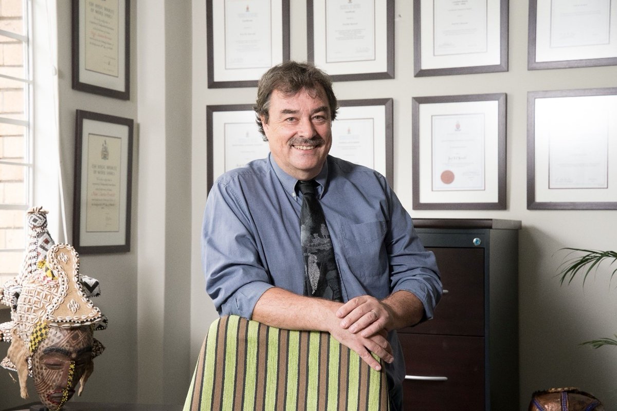 [Meet] Prof Nigel C Bennett, a finalist contending for the 2023/2024 NSTF-@South_32 Lifetime Award. He is a Chair at Austin Roberts of Mammalogy; and Full Professor: Zoology, Department of Zoology and Entomology, @MRI_Whale_Unit, @UPTuks.