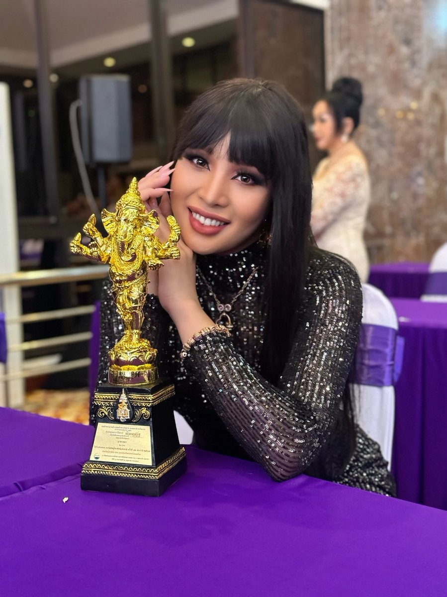 kandyzyanide's tweet photo. Such an honor, thank you Ganesha Award 12th for our series 'To the Moon and Back/Matalada' 🏆 Thank you to all the team and directors 🙏🏻
We will be back on 30th May on 3HD ✨ Mon-Friday 19:00
#มาตาลดา #Matalada #TotheMoonandBack https://t.co/KQ5yIn4sdF