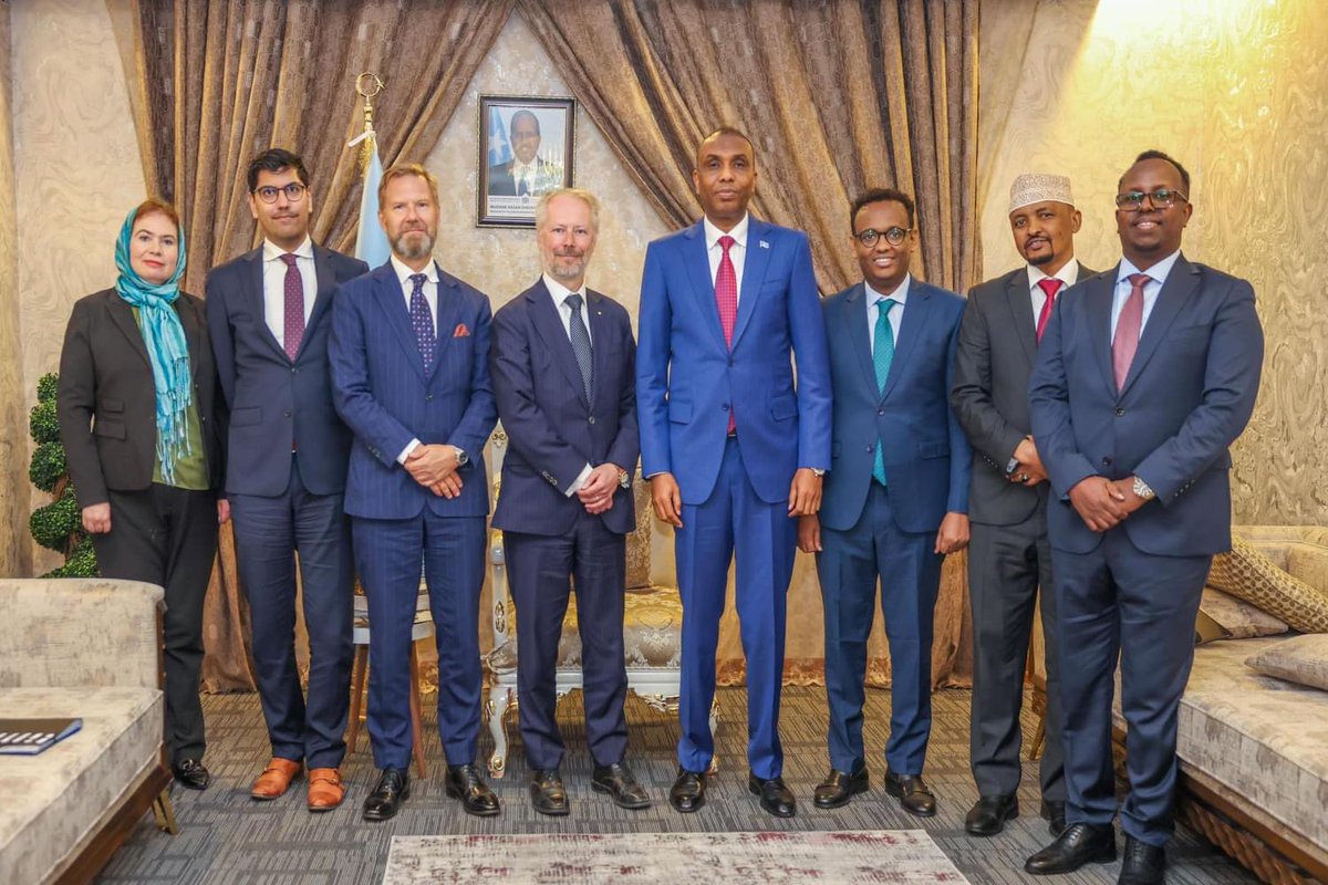 sntvnews1's tweet photo. Today in #Mogadishu, Prime Minister @HamzaAbdiBarre received Anders Hall, the #Swedish State Minister for Justice, at his office. They discussed bolstering bilateral relations between the two countries, particularly developing the justice sector. https://t.co/pMGZ0LckDD