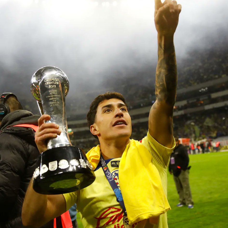MenInBlazers's tweet photo. USMNT’S ALEJANDRO ZENDEJAS WINS LIGA MX WITH CLUB AMERICA 🇲🇽🇺🇸

The 26-year-old attacker grew up in El Paso, Texas and Juarez, Mexico. He’s been instrumental in America’s success this season, culminating in last night’s Final victory over Cruz Azul at the Azteca in Mexico City.💪 https://t.co/aG0UVuRysb