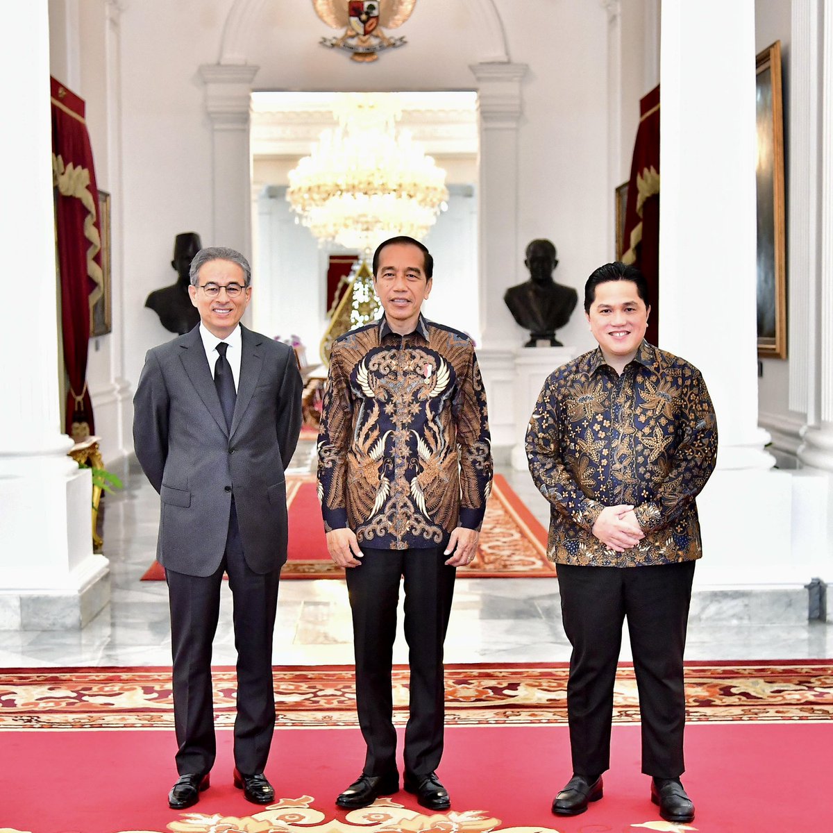 Pagi tadi, saya dan founder Emaar Properties, Mr. Mohamed Ali Rashed Alabbar, diterima Pak Presiden Jokowi di Istana Negara. 

Kami menyampaikan bahwa dua hari lalu, saya dan Mr. Alabbar mengunjungi tiga destinasi wisata favorit yakni Labuan Bajo, Mandalika, dan Kawasan Ekonomi