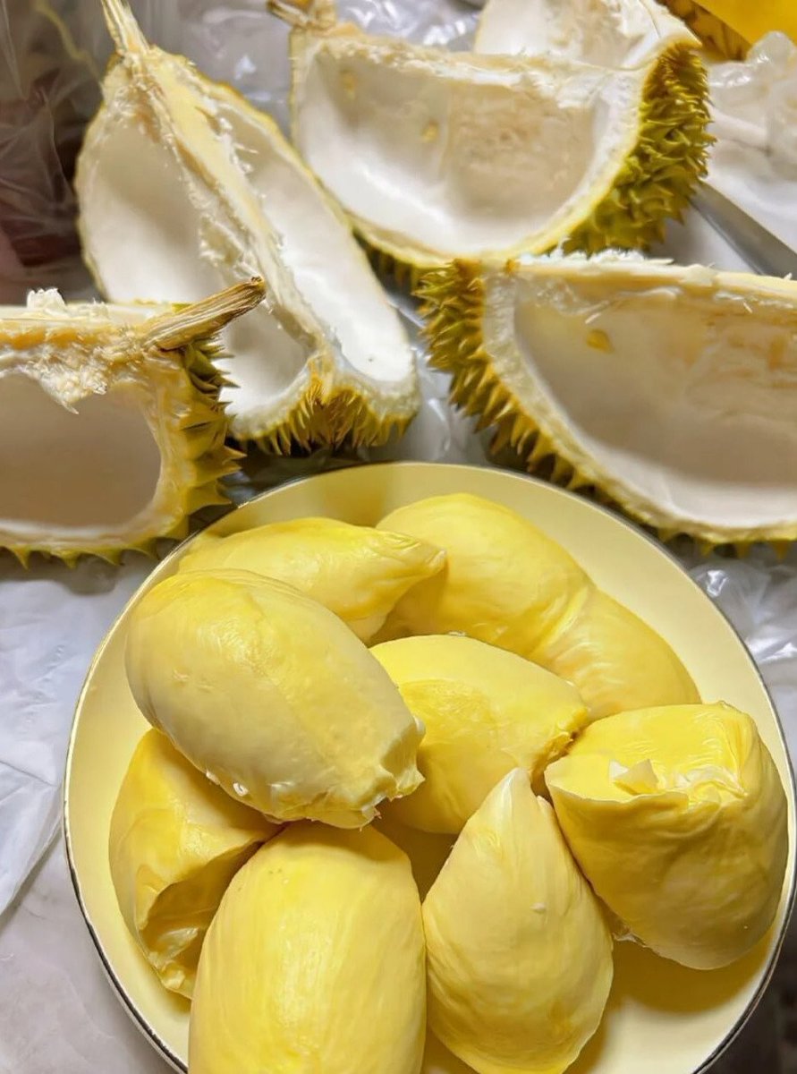 phulushe's tweet image. The smell is too strong. At first, I refused to eat it many times. Now, the fruit that I cut today is very sweet and really good to eat.🤭