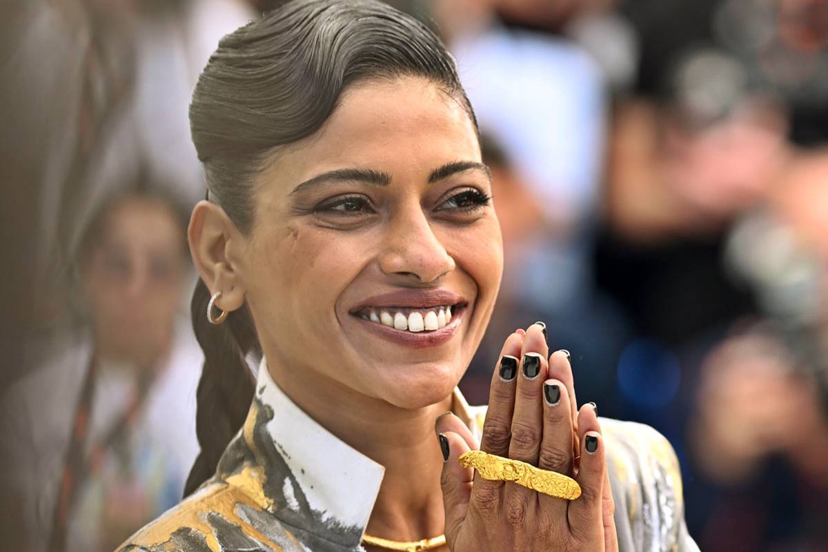 Congratulations to 🇮🇳 director @PayalKapadia86 for winning the Grand Prix & actor Anasuya Sengupta for receiving the Un Certain Regard Prize for Best Actress at @Festival_Cannes, making history as the first Indians to bring home these laurels! #AllWeImagineAsLight #TheShameless