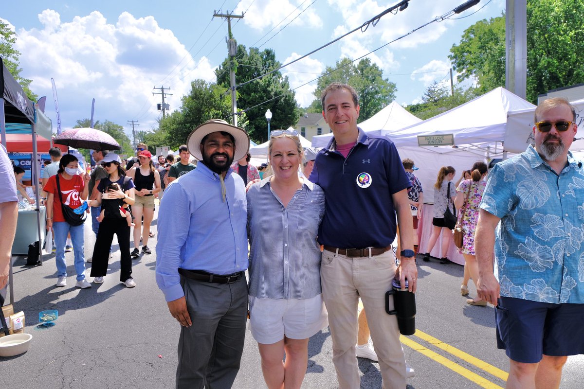 Had a fantastic time at Viva Vienna yesterday! If you’re at the festival today, don’t miss out on visiting @HollySeiboldVA and my booth. See you there!