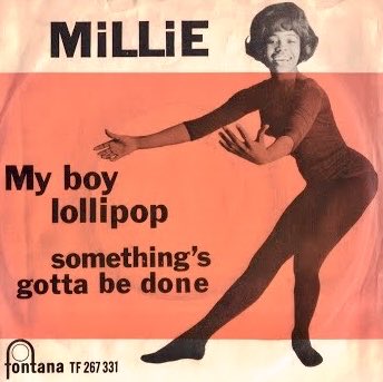 „Mein Junge Lutscher“: Heute vor 60 Jahren höchst notiert auf Platz zwei in 🇬🇧: Die jamaikanische Sängerin Millie Small mit ihrem weltweiten #OneHitWonder, produziert in #London. Die Tochter eines Zuckerrohrplantagen-Aufsehers starb im Mai 2020 73-jährig nach einem Schlaganfall.