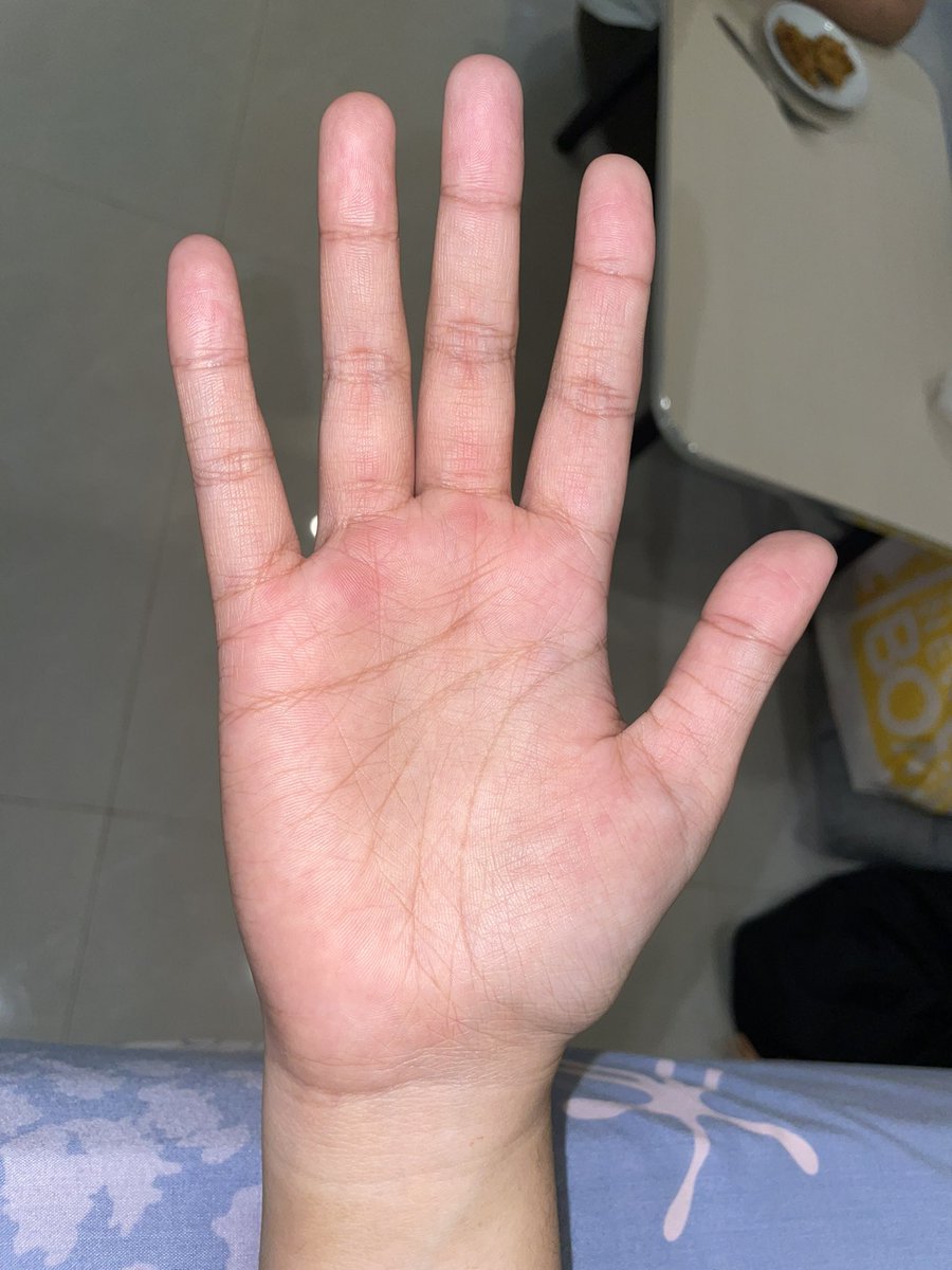 sitinaila_'s tweet photo. Definisi nabila pinter hari ini = angkat beban selalu ga pake sarung tangan gym, besok ga heran kalau kapalan😌 https://t.co/rOvECGq48b