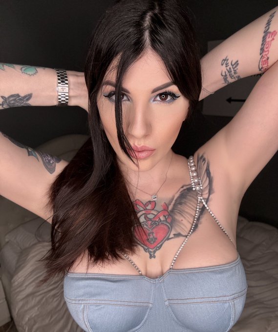 Qual&rsquo;&egrave; la parte del corpo che preferite di una donna? E perch&eacute; proprio le tette? https://t.co/6t4abk<a href="/tag/throne"class="tags"><span>#throne</span></a><a href="/tag/wishlist"class="tags"><span>#wishlist</span></a>