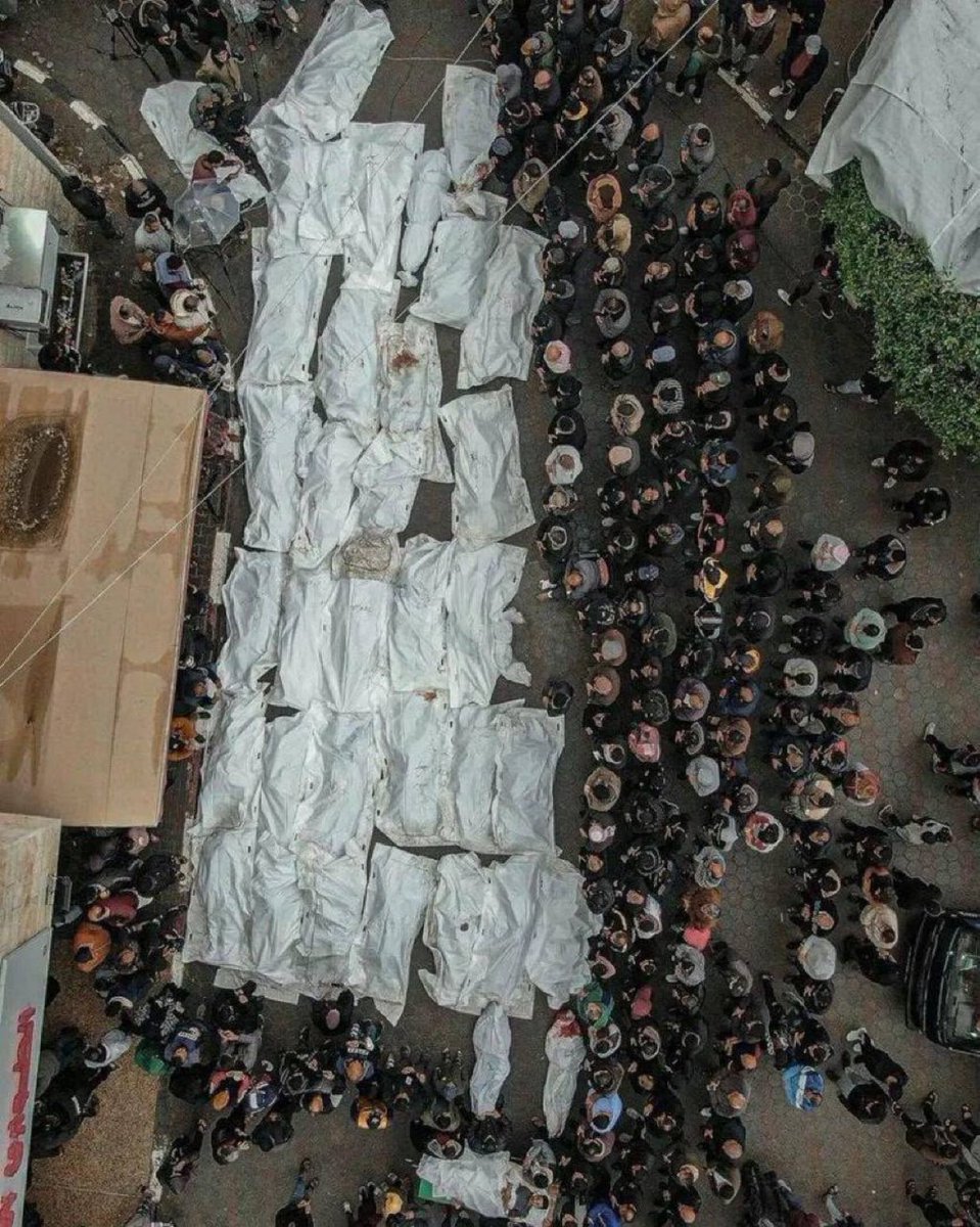 Palestinians perform funeral prayer to the victims of the massacre perpetrated last night by the Israeli occupation against displaced civilians in Rafah.