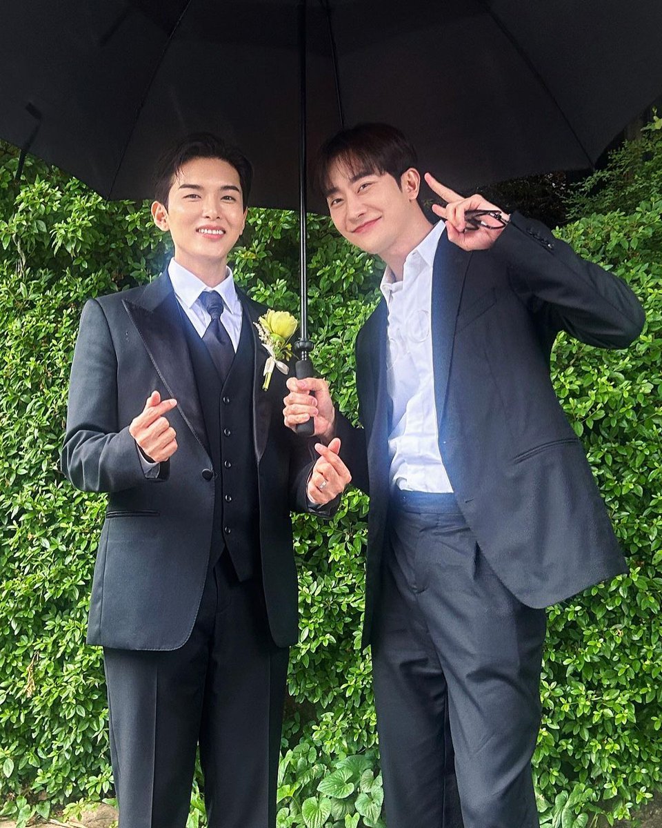 ryeongkkuru's tweet photo. ZHOUMI WITH RYEOWOOK!!!! https://t.co/gSdAkGVVUl