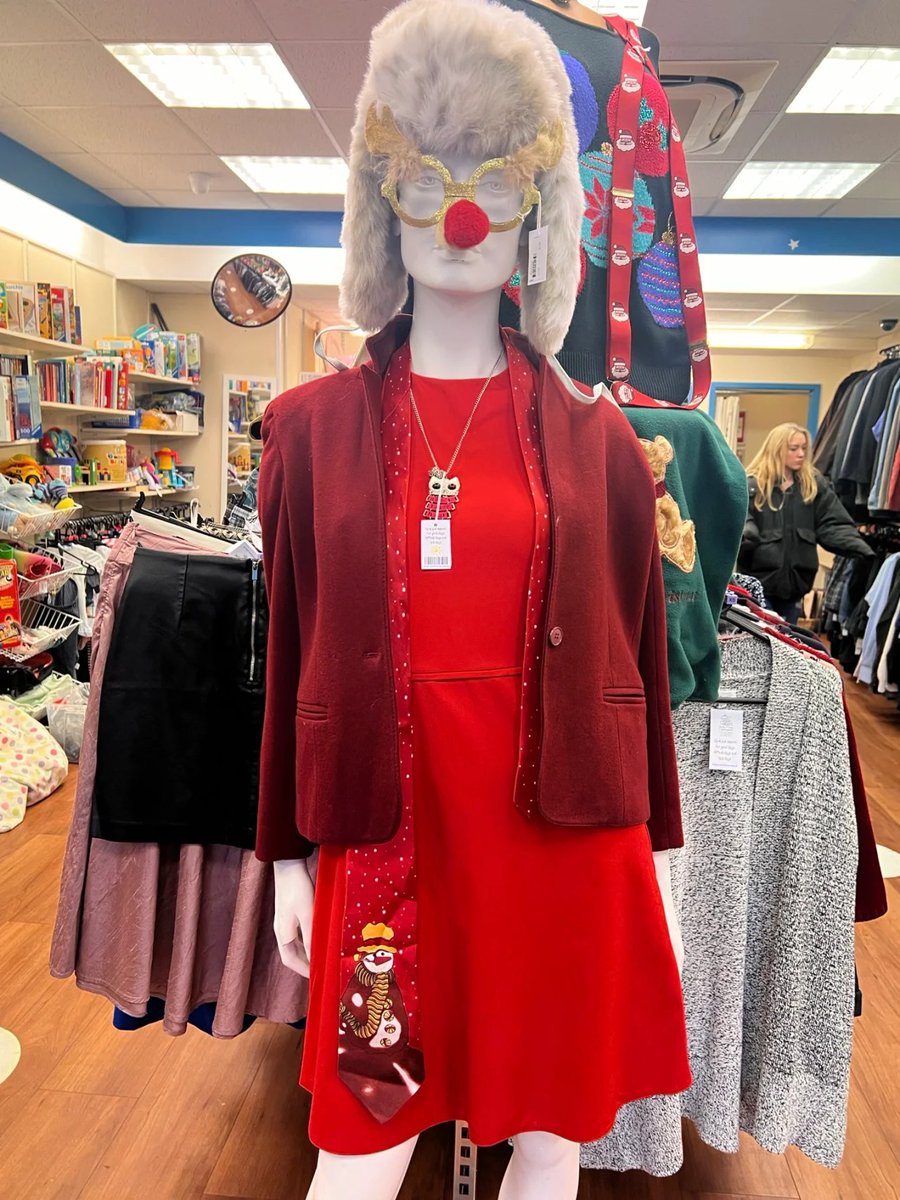 DBrunat's tweet photo. Don't throw away your unused clothes! Donate them❤️
Are they a charity organization like recycling old clothes or vintage? I don't really understand their operating rules but I donated some clothes. You don't have to throw them away and you can help more or less. Do a good deed😊 https://t.co/DaXDiuSmk4