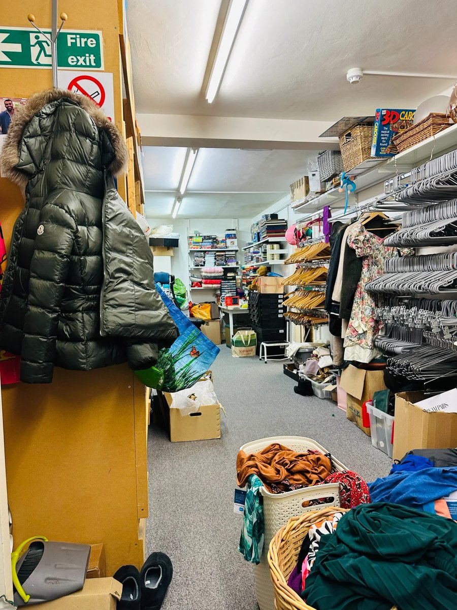 DBrunat's tweet photo. Don't throw away your unused clothes! Donate them❤️
Are they a charity organization like recycling old clothes or vintage? I don't really understand their operating rules but I donated some clothes. You don't have to throw them away and you can help more or less. Do a good deed😊 https://t.co/DaXDiuSmk4