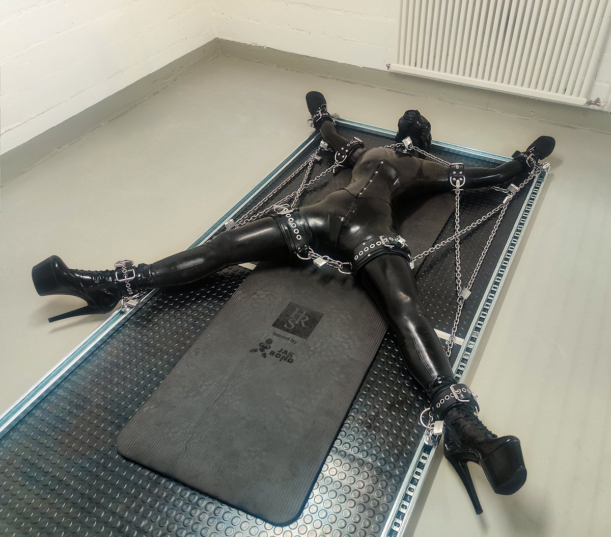 This is <a href="/JakBondBD/">JakBond</a>’s take on „The Vitruvian Rubber Doll“.