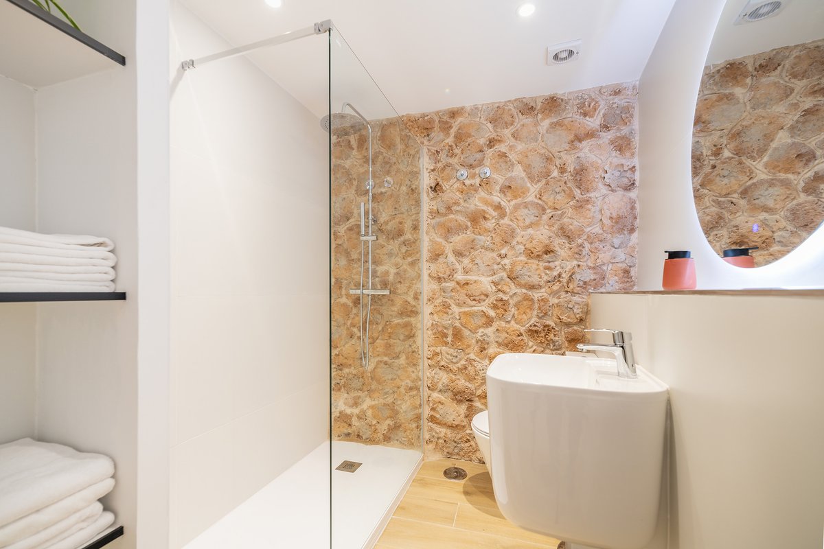 verniprens's tweet photo. Casa Pepa: combina modernidad, diseño y confrot, sin perder ni un ápice de su esencia y tradición.
- Revestimiento Timanfaya: https://t.co/eW1l4zmuoB
- Casa Pepa: https://t.co/nnPVuG2D5m
#verniprens #rusticstyle #rusticdecor #rusticomoderno #casapiedra #stonehouse #homedesign https://t.co/OYTaH6QWqu