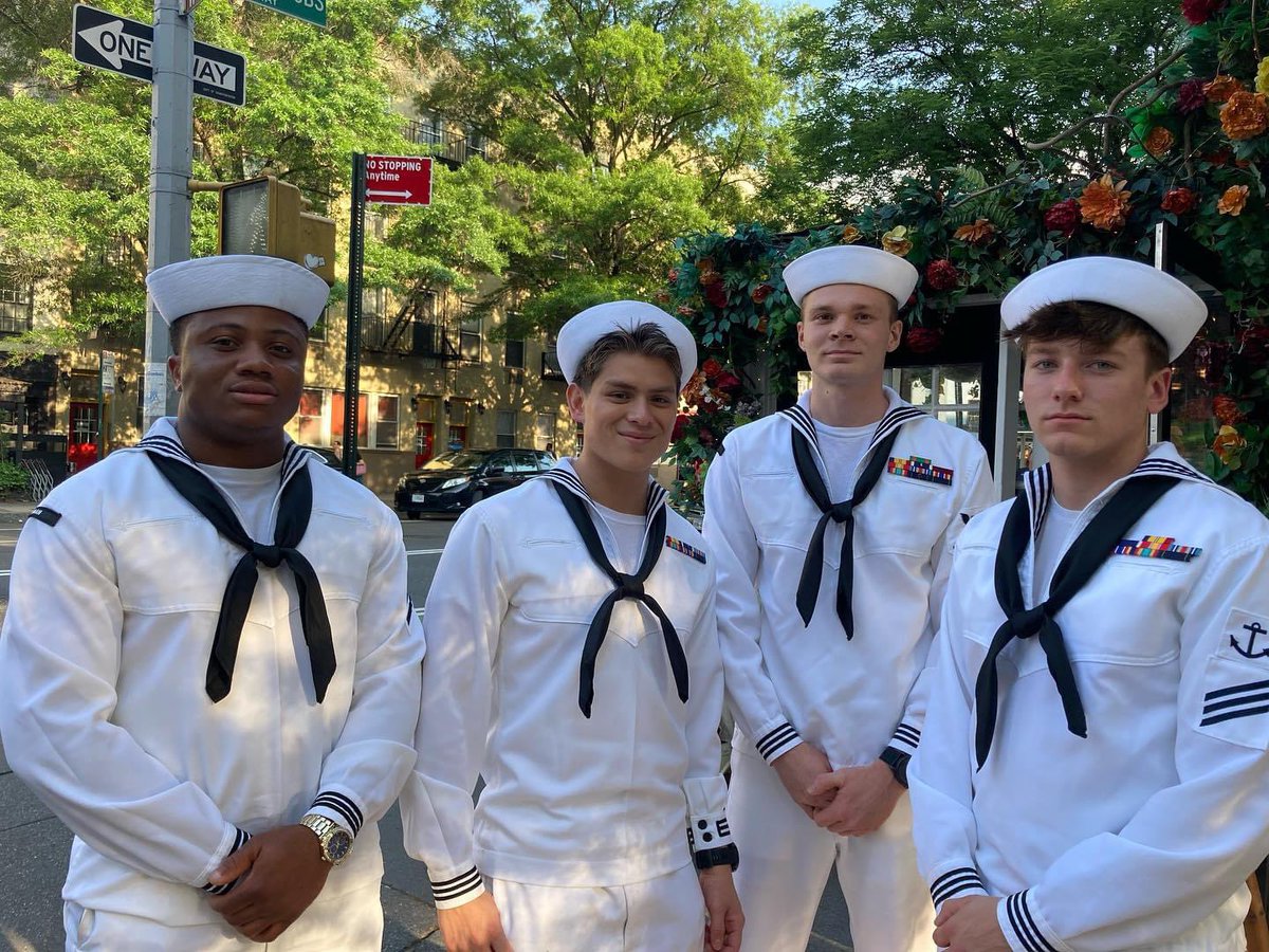 scottcapurro's tweet photo. Happy Memorial Day, sailor boys. #UpPeriscope @AliceRadio @sarahandvinnie @punchlinesf @FoxNews @ComedyCentral https://t.co/UzmKitykxw