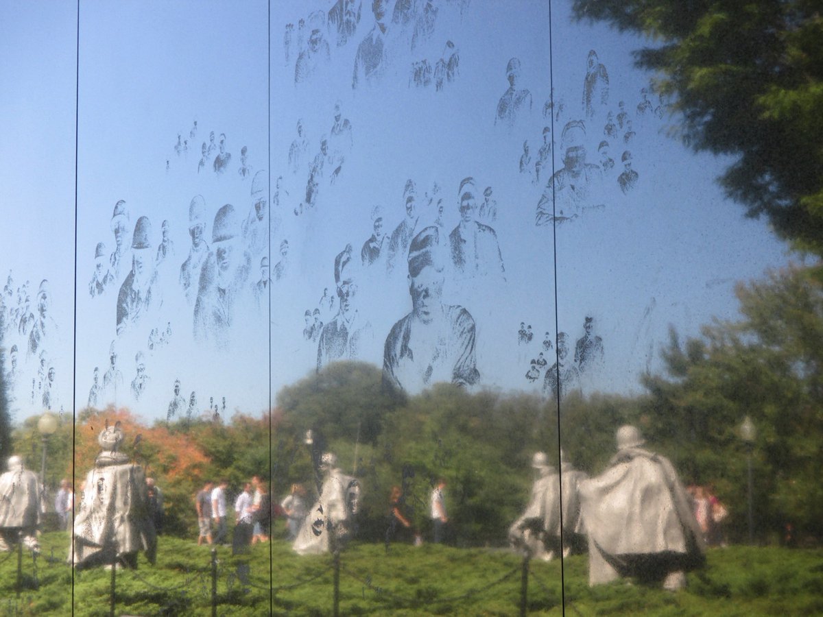 This Memorial Day, let us pause for a moment to honor the men and women in our armed forces who made the ultimate sacrifice.

Photo credit: Stan Rhine