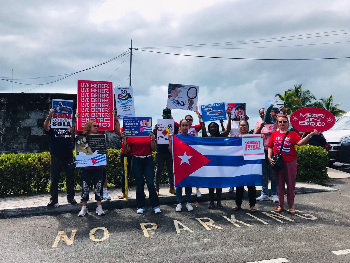 El agradecimiento infinito a los compatriotas y amigos solidarios de #Cuba que desde distintas partes del mundo alzaron sus voces exigiendo el fin del bloqueo económico, comercial y financiero de EEUU vs nuestro país. #PuentesDeAmor #MejorSinBloqueo