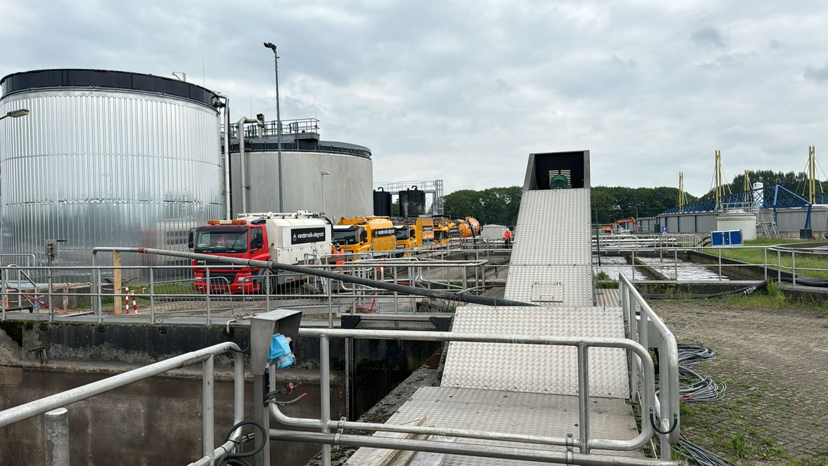 Mooie klus op RWZI Tilburg waterschap de Dommel.

Wij zijn momenteel bezig met het reinigen van een At-Tank bij de RWZI Tilburg van waterschap de Dommel in opdracht van CMC Waterprojecten (Combinatie Mobilis en Croonwolter&dros). De At-Tank wordt gerenoveerd.
#riool