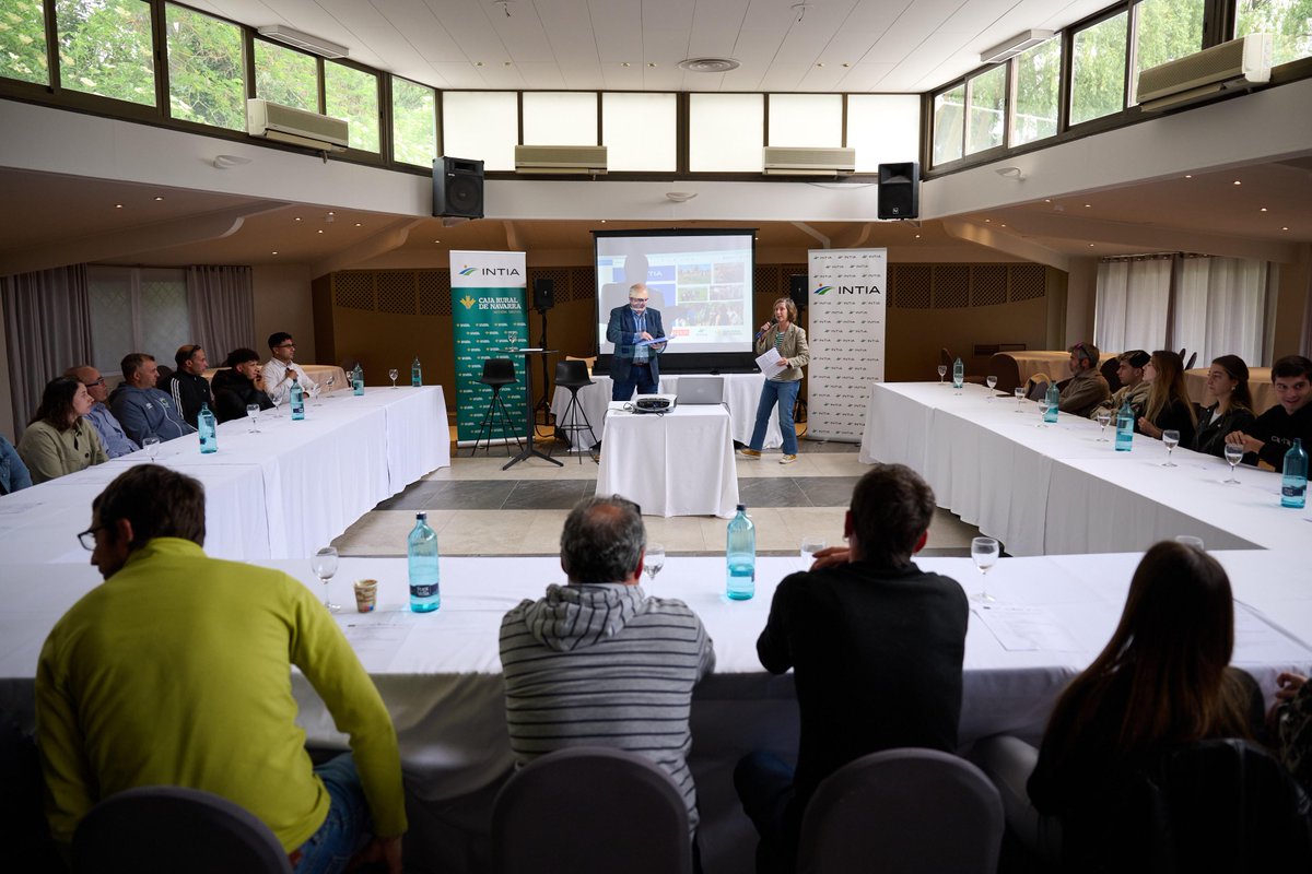 31 jóvenes de Navarra se incorporan al sector agrícola o ganadero por medio de la formación de @IntiaSa ➡️El consejero Aierdi ha entregado los diplomas a este grupo de 22 hombres y 9 mujeres cuya media de edad es de 31 años 🔗Info: navarra.es/es/-/nota-pren…