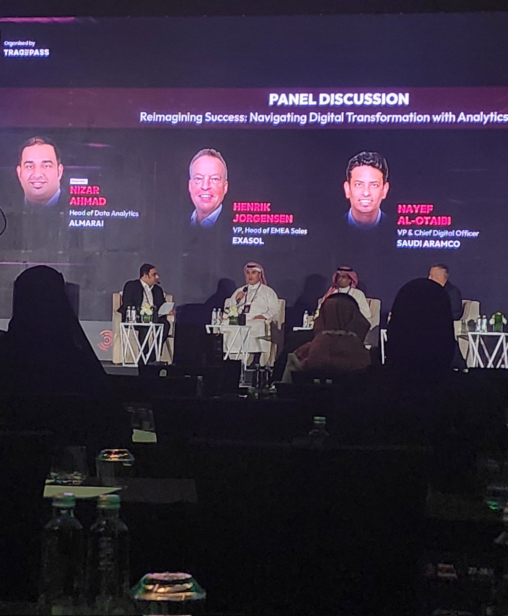 _EK29's tweet image. Exquisite discussion of Digital transformation in #SmartDataAISummit
#SDAIS