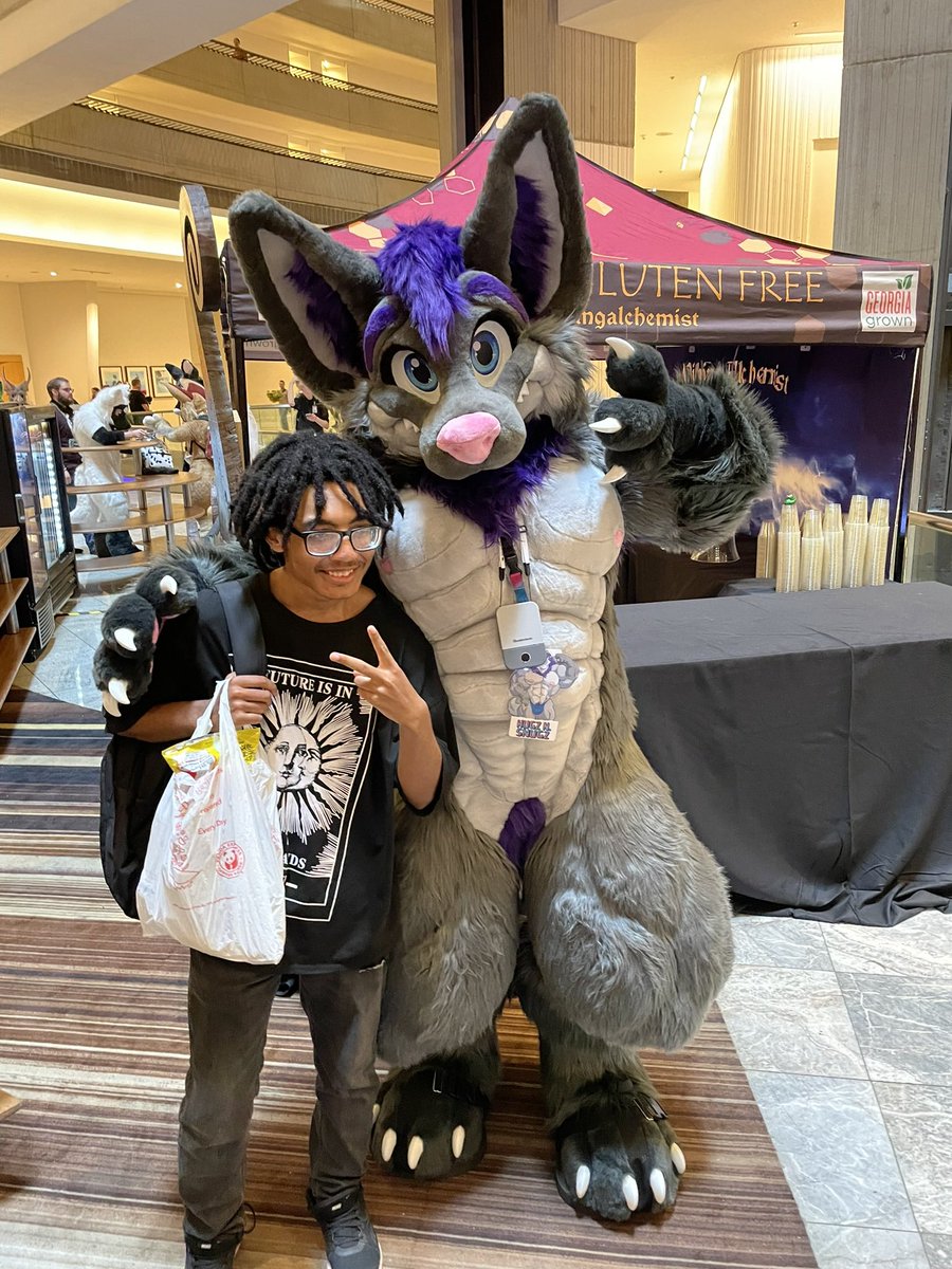 So many beans to hug; so little time.🥰

I couldn’t tag @Devon_FireWolf. Tag anyone whom I missed!😋

🐺: @MoreFurLess 
📸 (& handler): @KingAwoofClubs 

#FWA2024 #furry #fursuit #fun