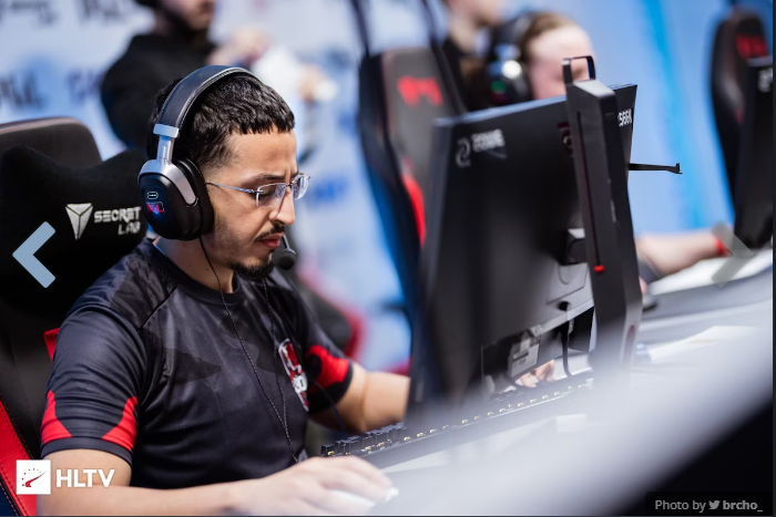 KRL_STREAM's tweet image. 👕 J'offre un maillot + flocage au choix à la première personne qui trouve : 

Le score du BO1 @TeamVitality
vs. @Monte_Esports + le rating exact de @hAdjiCSGO 
. 
LIKE ❤️+ 🔁 RT