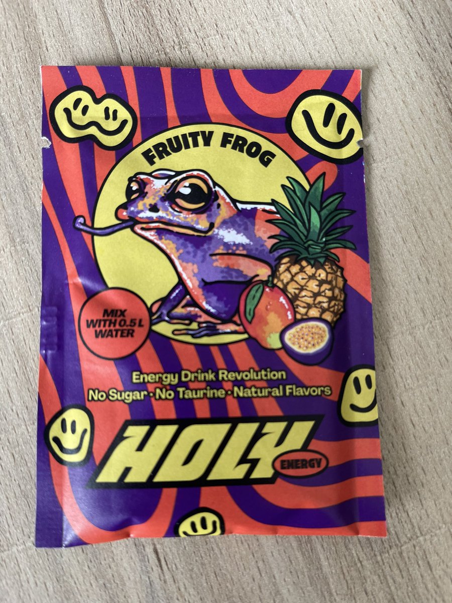 MGSnakeEaterTV's tweet photo. J’ai pris le starter pack pour tester. Je n’ai essayé que 2 parfums et franchement c’est pas mauvais. 

Pour le moment petite préférence pour celui goût grenade 😋 

#holy @holysquad_fr https://t.co/cQ6hLOsVax
