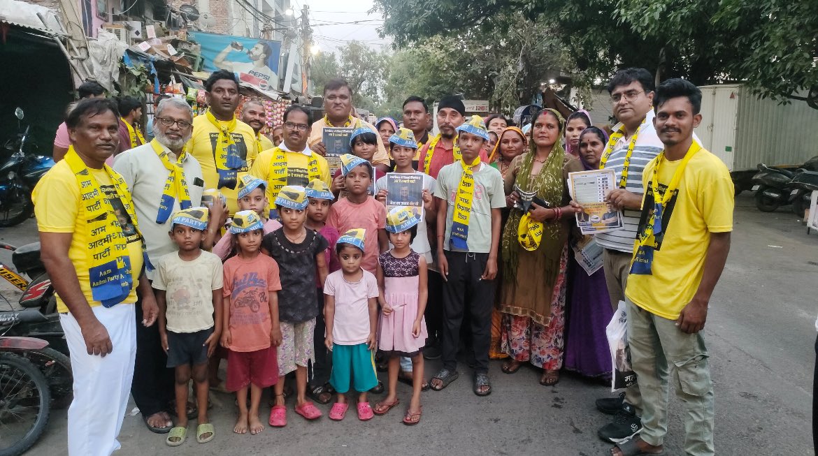 ManiNaiduAAP's tweet photo. Dear AAP Office Bearers,Andhra Pradesh State Convener Seera Ramesh, State Secretary Balasubramanyam, State Joint Secretary Dr Paila, Kadapa District Convener Thirumala Reddy, Srikakulam Joint Secretary Santhosh, Vizianagaram District CYSS Convener Eswara Rao, Raja Ratnam, Ch Mahesh and Harshith.I am deeply moved for the hard work, dedication, and passion you have displayed in coming all the way from Andhra Pradesh to campaign in Delhi for ten days.Thank you for standing shoulder to shoulder and for believing in our collective dream to strengthen our party. 
In these crucial times, your presence and tireless efforts have sent a powerful message of unity and determination. Once again thank you on behalf of the party.@ArvindKejriwal @SanjayAzadSln @SandeepPathak04 @AapKaGopalRai @AamAadmiParty @AAPDelhi