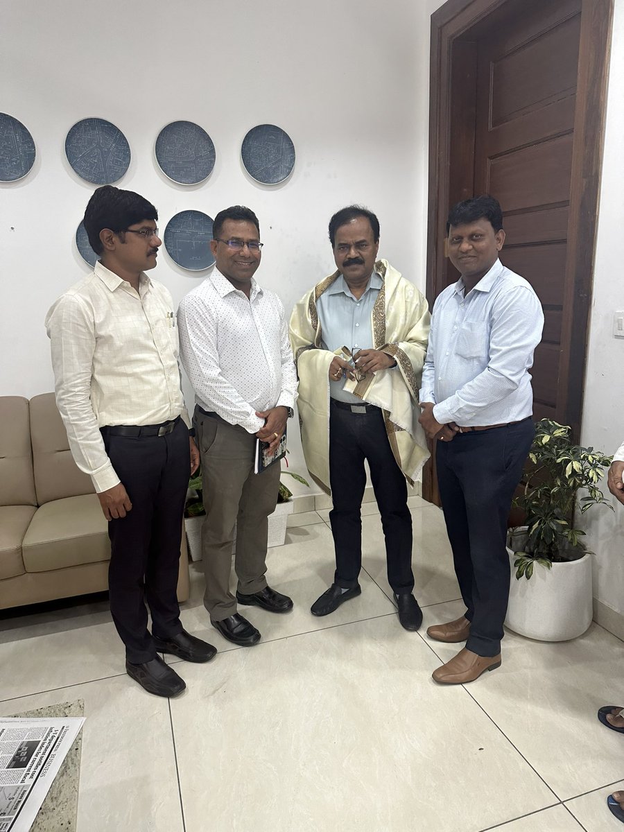 Congratulated and welcomed Osmania University I/C Vice Chancellor, Dana Kishore IAS & Principal Secretary, Govt of Telangana. Briefed him about Students, Staff, Hostel and Infrastructure issues; requested him to prioritize immediate issues related to Scholarships, Food, Water