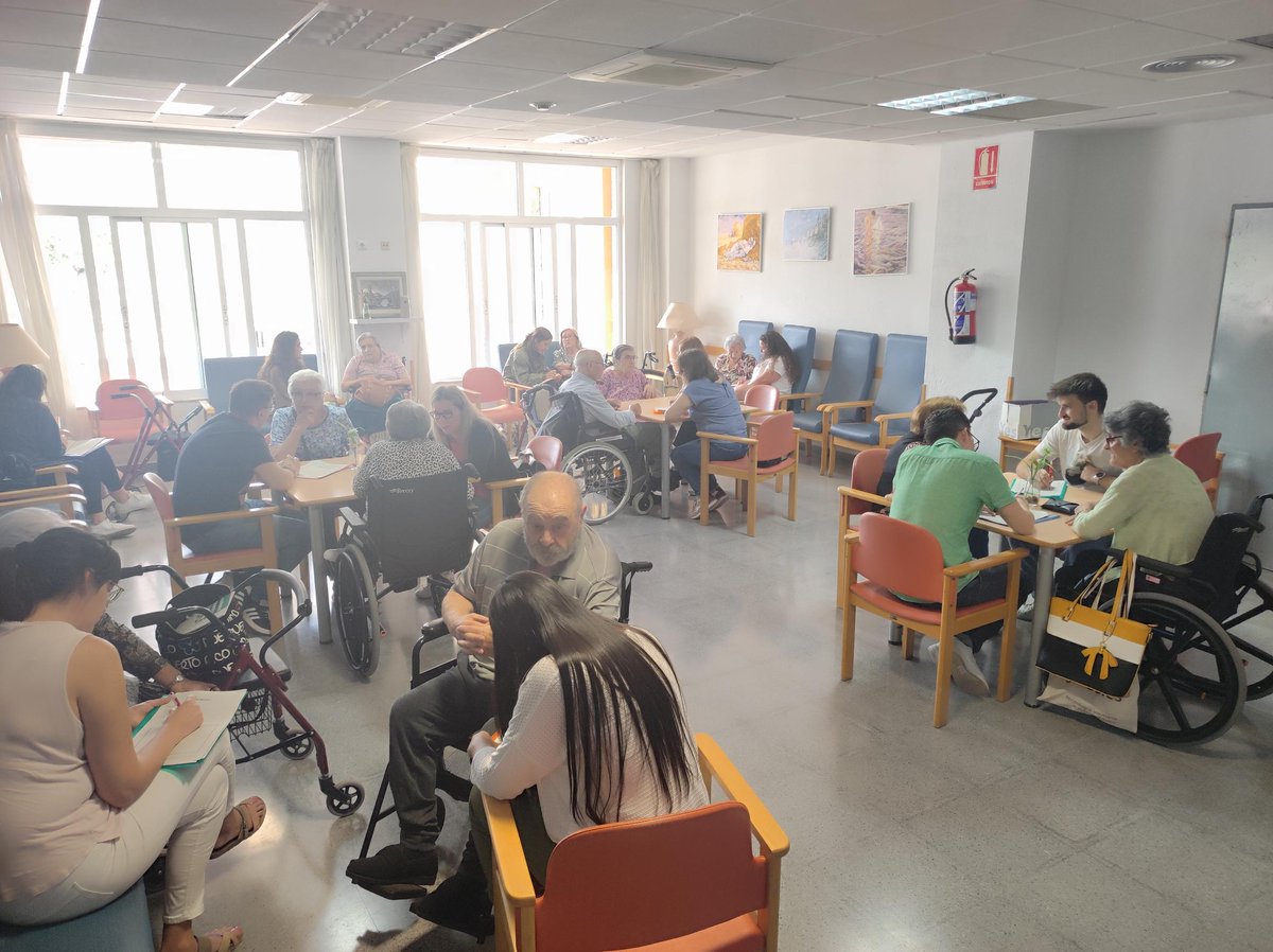 👥 En #ElPinar celebramos una jornada intergeneracional con estudiantes de enfermería de la 🎓 Universidad @uchceu Castellón #GesmedElPinar @AjuntCastello @GVAIgualtat