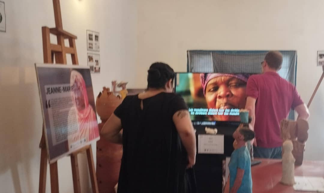 Maison de la Mémoire Centrafrique (@maisonmemoire) on Twitter photo La Maison de la Mémoire a reçu la visite de Christophe Chatelot, journaliste au journal "Le Monde", le samedi 24 mai, en présence de Carolina Ortiz, directrice pays de la <a href="/MukwegeFound/">Mukwege Foundation</a> en #RCA. Cette rencontre a permis d'échanger sur le travail et les activités de la Maison de la La Maison de la Mémoire a reçu la visite de Christophe Chatelot, journaliste au journal "Le Monde", le samedi 24 mai, en présence de Carolina Ortiz, directrice pays de la <a href="/MukwegeFound/">Mukwege Foundation</a> en #RCA. Cette rencontre a permis d'échanger sur le travail et les activités de la Maison de la