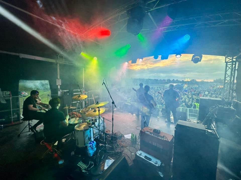 A cracking day had down the Dell yesterday! Despite the weather all the bands were brilliant for our first Laverstock Live The club was rammed all day so thank you for attending. LavvyLive25 is in the diary #LaverstockLive #SalisburyLive 🎵
