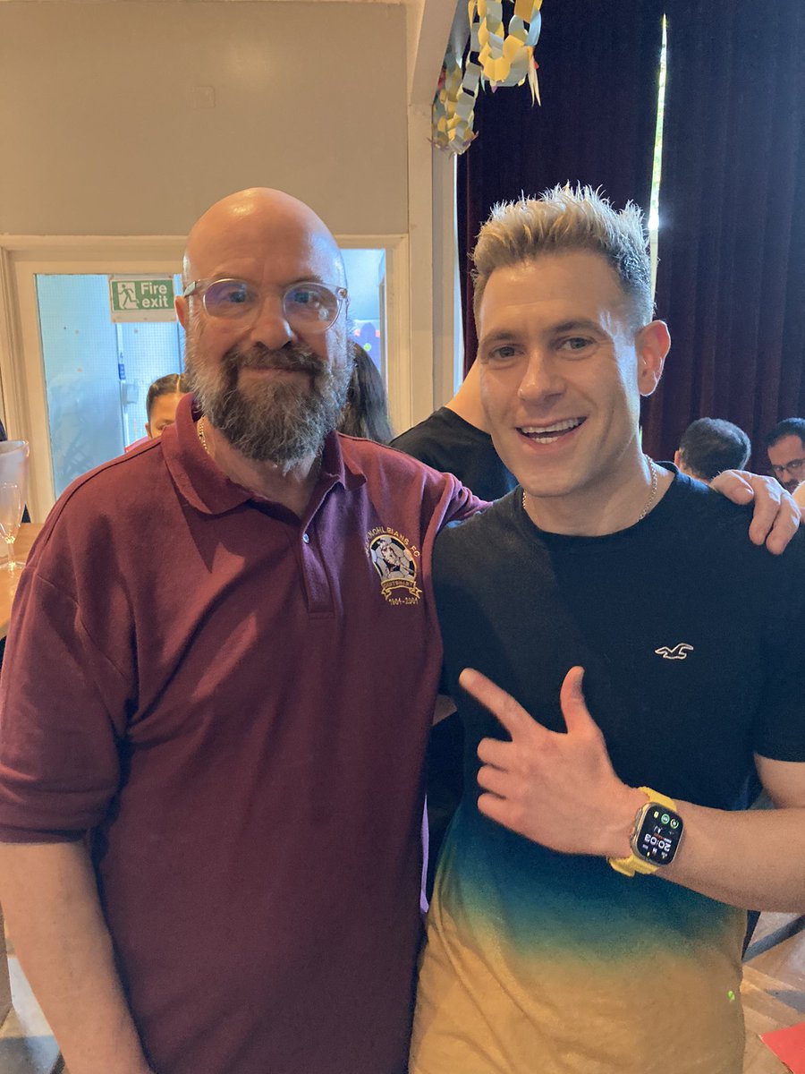 She pleased to bump into <a href="/SimonBrodkin/">Simon Brodkin</a> at the <a href="/OldFinchleianFC/">Old Finchleians FC</a> top top fella