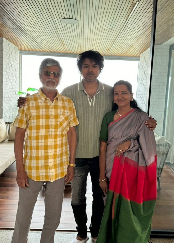 Thalaivar @actorvijay Na With His Parents 😍❤️❤️ #ThalapathyVijay #TheGreatestOfAllTime